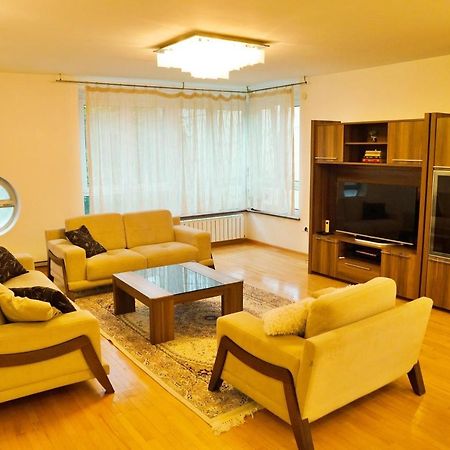 City Center Grand Apartment - Three-Bedroom, Free Parking Сараєво Екстер'єр фото
