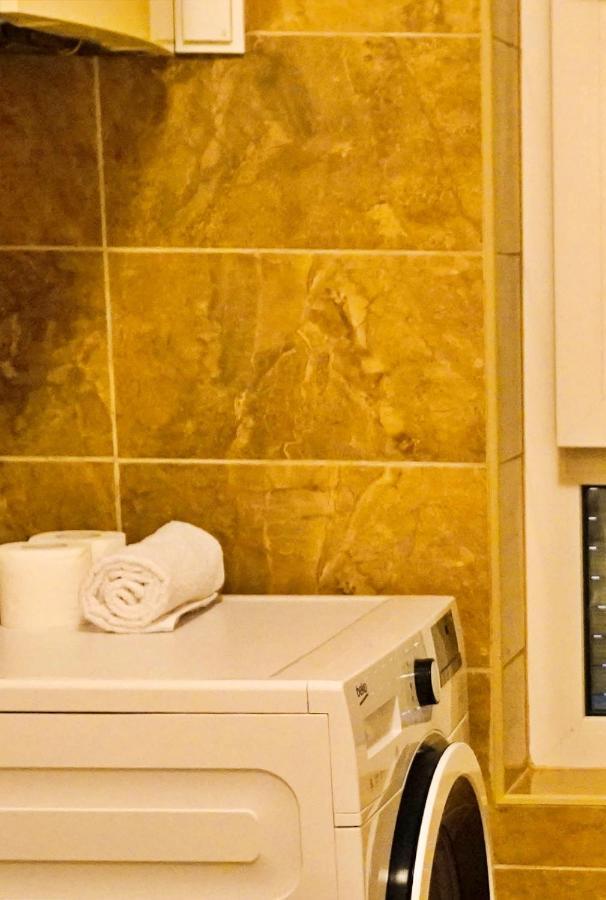 City Center Grand Apartment - Three-Bedroom, Free Parking Сараєво Екстер'єр фото