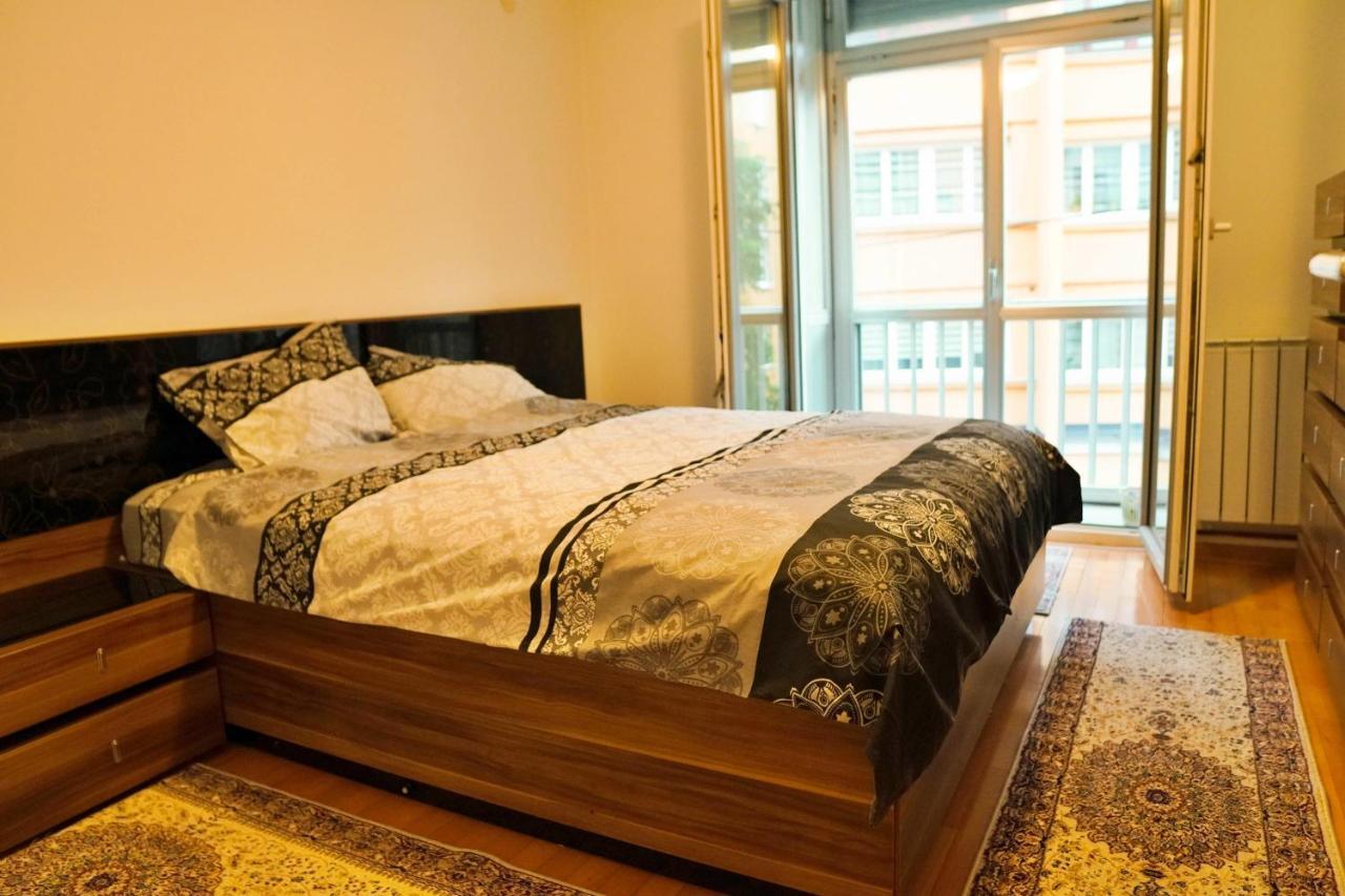City Center Grand Apartment - Three-Bedroom, Free Parking Сараєво Екстер'єр фото