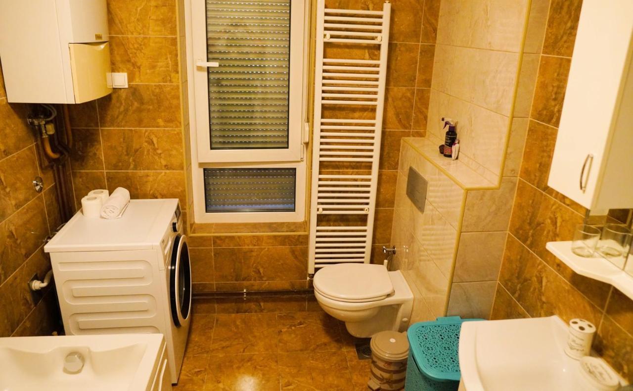 City Center Grand Apartment - Three-Bedroom, Free Parking Сараєво Екстер'єр фото