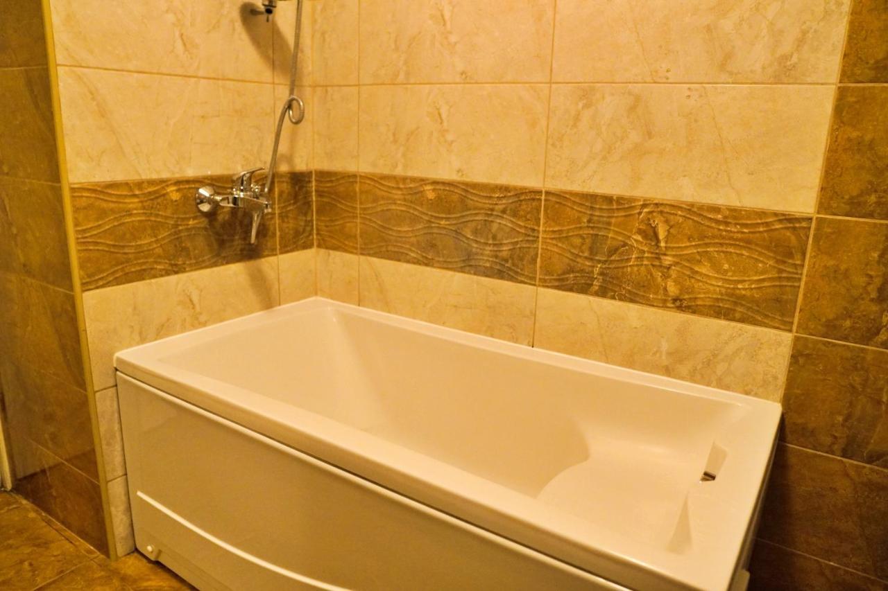 City Center Grand Apartment - Three-Bedroom, Free Parking Сараєво Екстер'єр фото