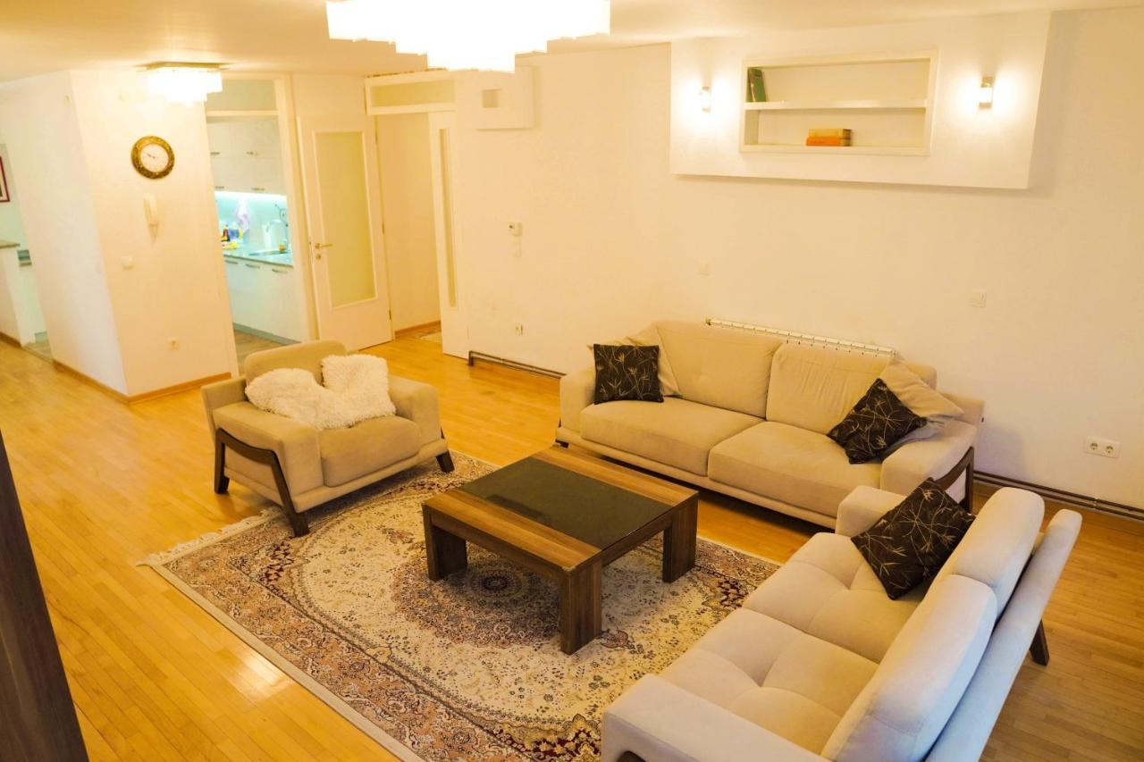 City Center Grand Apartment - Three-Bedroom, Free Parking Сараєво Екстер'єр фото