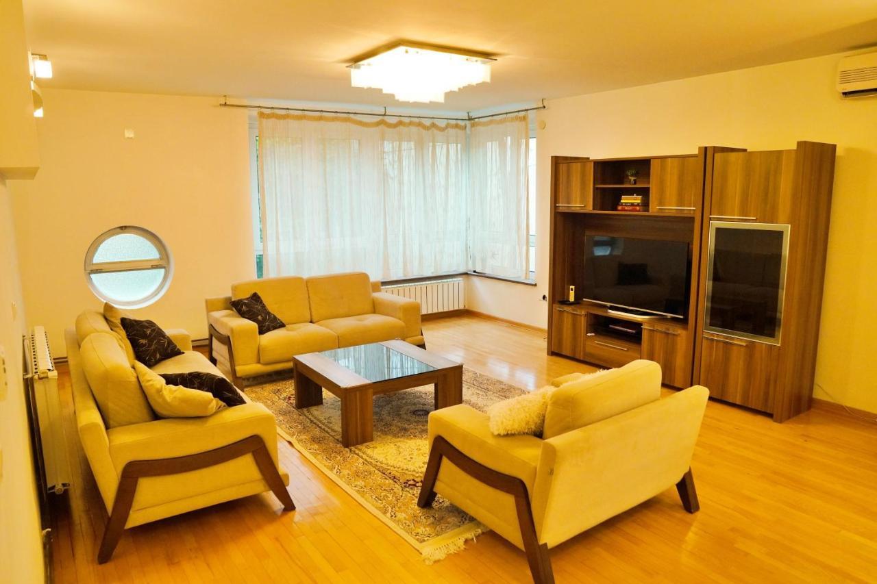 City Center Grand Apartment - Three-Bedroom, Free Parking Сараєво Екстер'єр фото