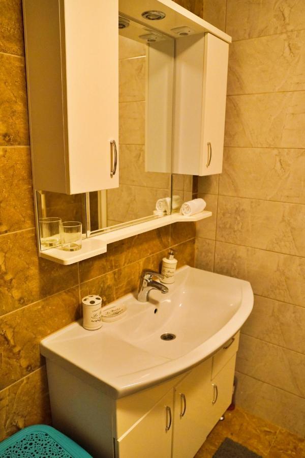 City Center Grand Apartment - Three-Bedroom, Free Parking Сараєво Екстер'єр фото