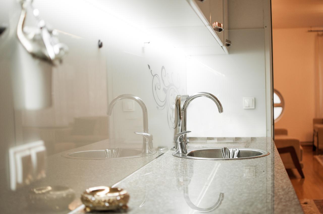 City Center Grand Apartment - Three-Bedroom, Free Parking Сараєво Екстер'єр фото